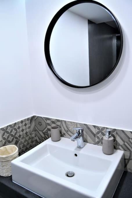 Dock33 - Comfort Loft In Catania Center Екстер'єр фото
